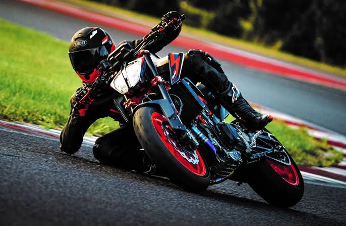 Top 10 Superbike Brands in the World (2026 Guide) 890 Duke R