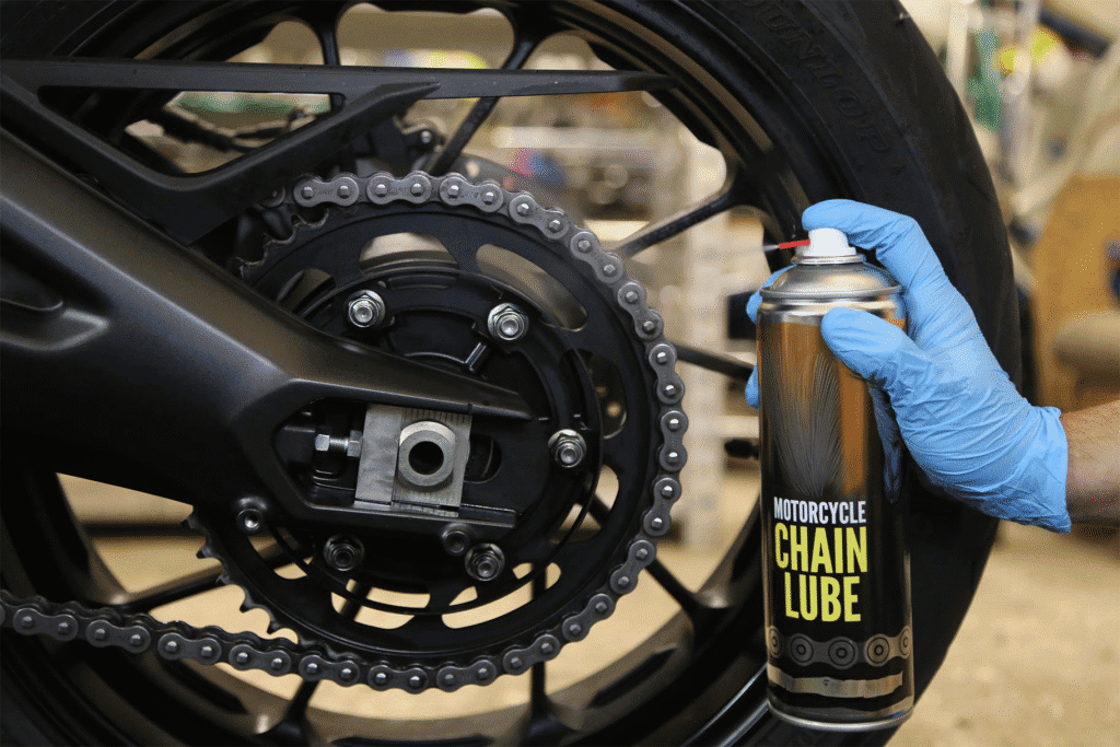 Chain Cleaning Aur Lubrication Close Up
