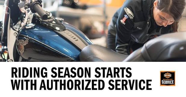 Common Mistakes New Superbike Riders Make (2026 Complete Guide) Pre Ride Inspection Checklist With Rider Checking The Bike