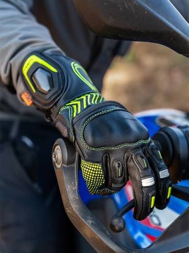 Best Riding Gear for Superbike Riders (2026 Complete Guide) Riding Gloves Close Up